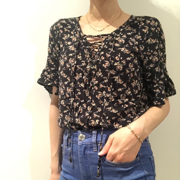 Feminine floral top. - Picture 12 of 12
